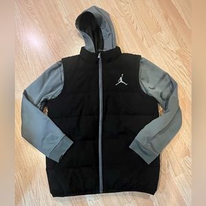 Black Nike Jordan coat. Good condition size extra large youth.